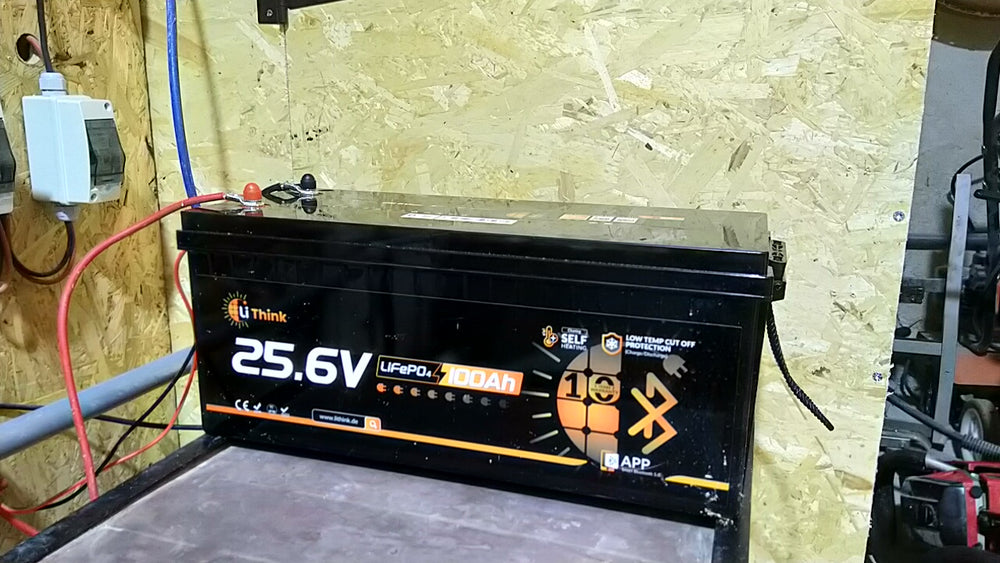 LiThink 25.6 V 100 Ah LiFePO4 battery in a finca workshop